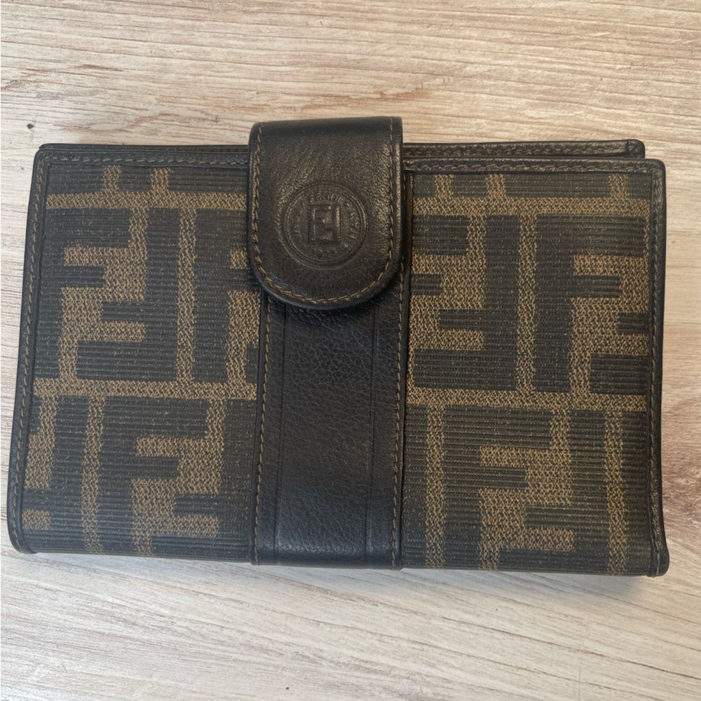 Fendi Black and Tan Wallet - Picture 9 of 9